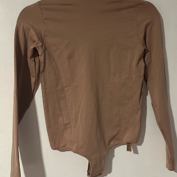 NWOT Skims Essential Crew Neck Bodysuit - Picture 4 of 6